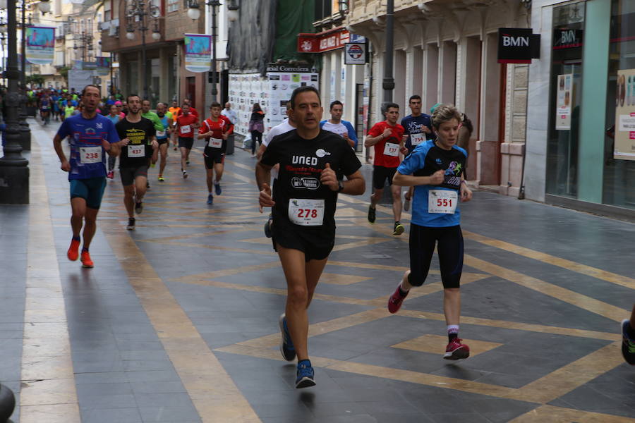 Cerca de mil corredores se han dado cita en la carrera que ha despedido el año en Lorca