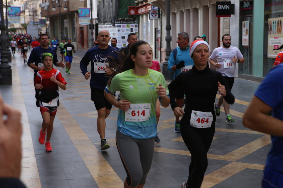 Cerca de mil corredores se han dado cita en la carrera que ha despedido el año en Lorca