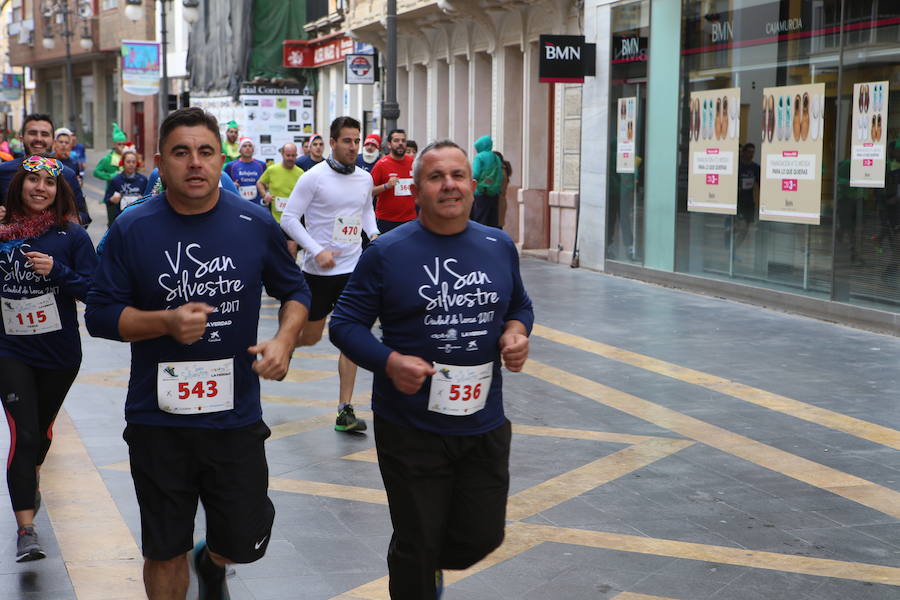 Cerca de mil corredores se han dado cita en la carrera que ha despedido el año en Lorca