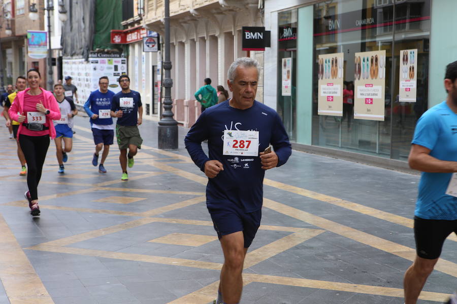 Cerca de mil corredores se han dado cita en la carrera que ha despedido el año en Lorca