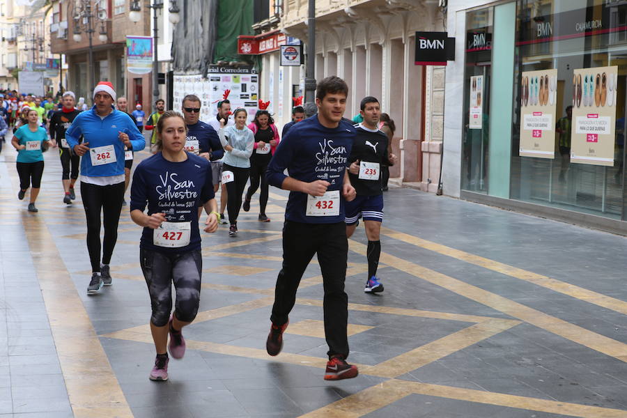 Cerca de mil corredores se han dado cita en la carrera que ha despedido el año en Lorca