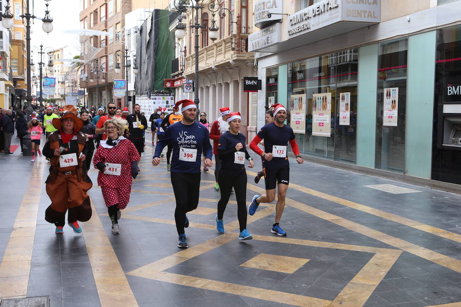 Cerca de mil corredores se han dado cita en la carrera que ha despedido el año en Lorca