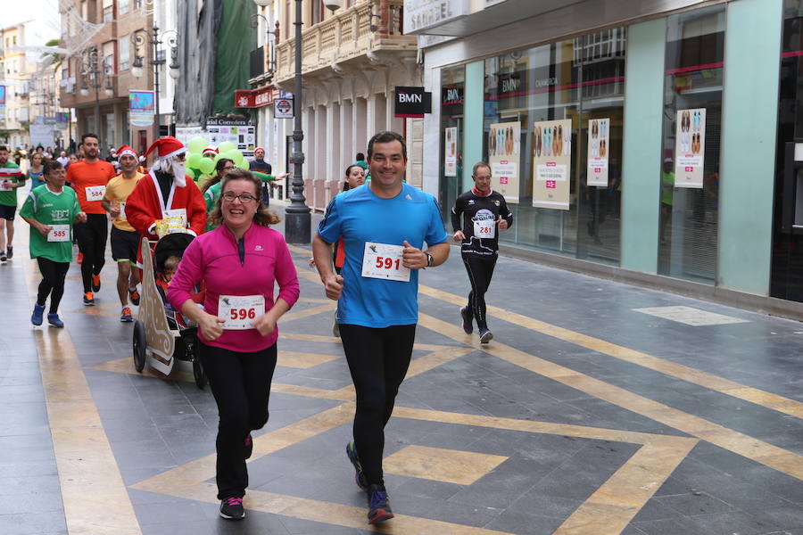 Cerca de mil corredores se han dado cita en la carrera que ha despedido el año en Lorca