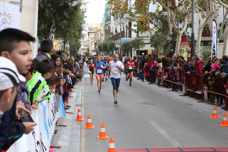 Cerca de mil corredores se han dado cita en la carrera que ha despedido el año en Lorca