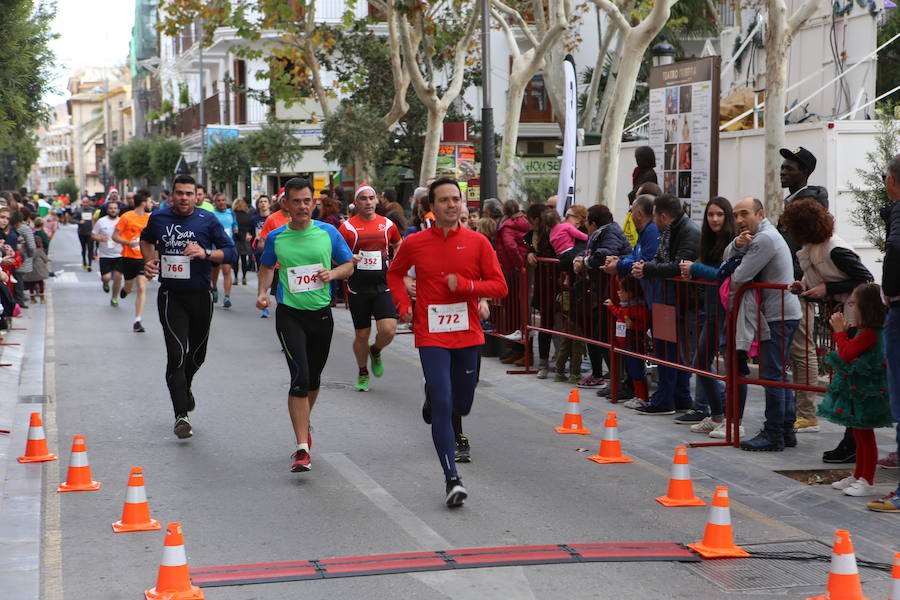 Cerca de mil corredores se han dado cita en la carrera que ha despedido el año en Lorca