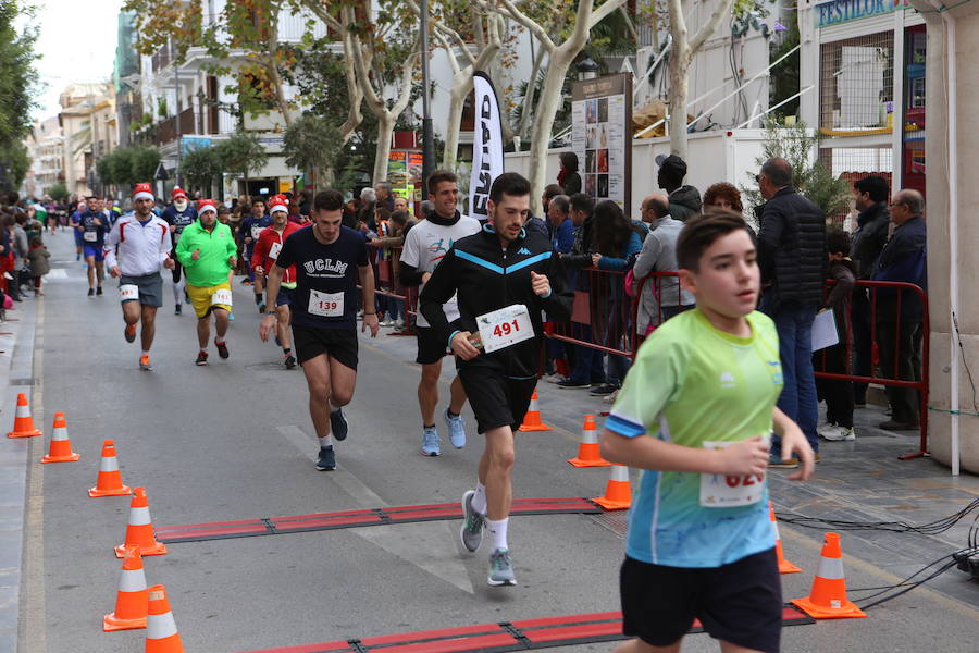 Cerca de mil corredores se han dado cita en la carrera que ha despedido el año en Lorca