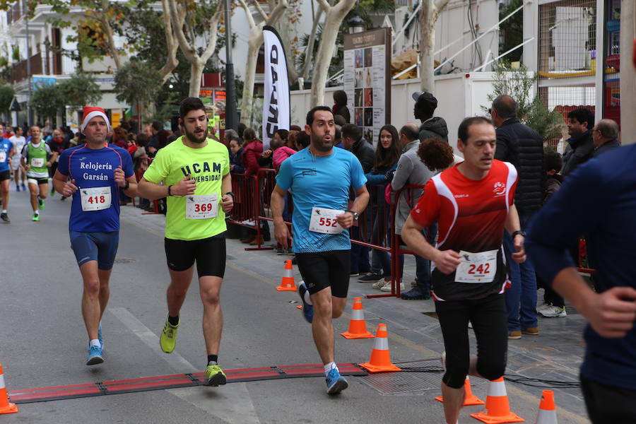 Cerca de mil corredores se han dado cita en la carrera que ha despedido el año en Lorca