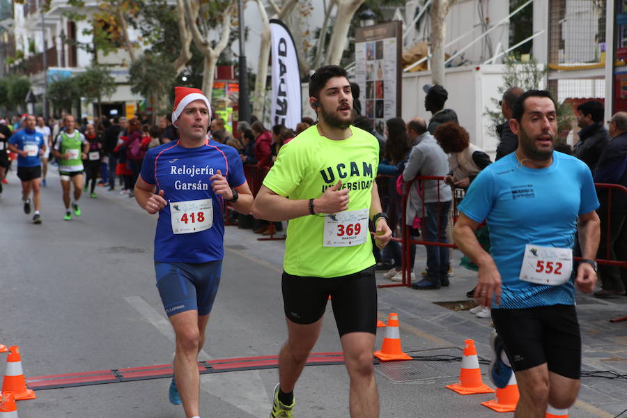 Cerca de mil corredores se han dado cita en la carrera que ha despedido el año en Lorca