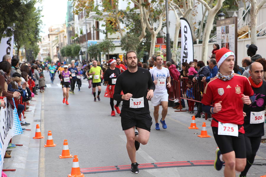 Cerca de mil corredores se han dado cita en la carrera que ha despedido el año en Lorca