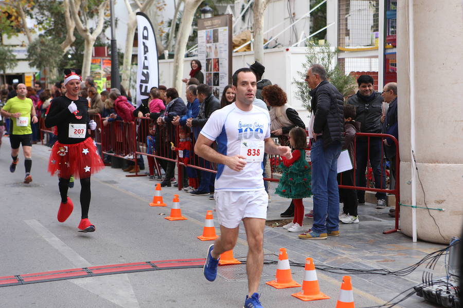 Cerca de mil corredores se han dado cita en la carrera que ha despedido el año en Lorca