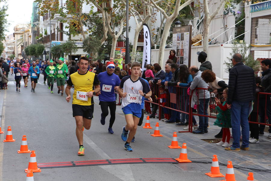 Cerca de mil corredores se han dado cita en la carrera que ha despedido el año en Lorca