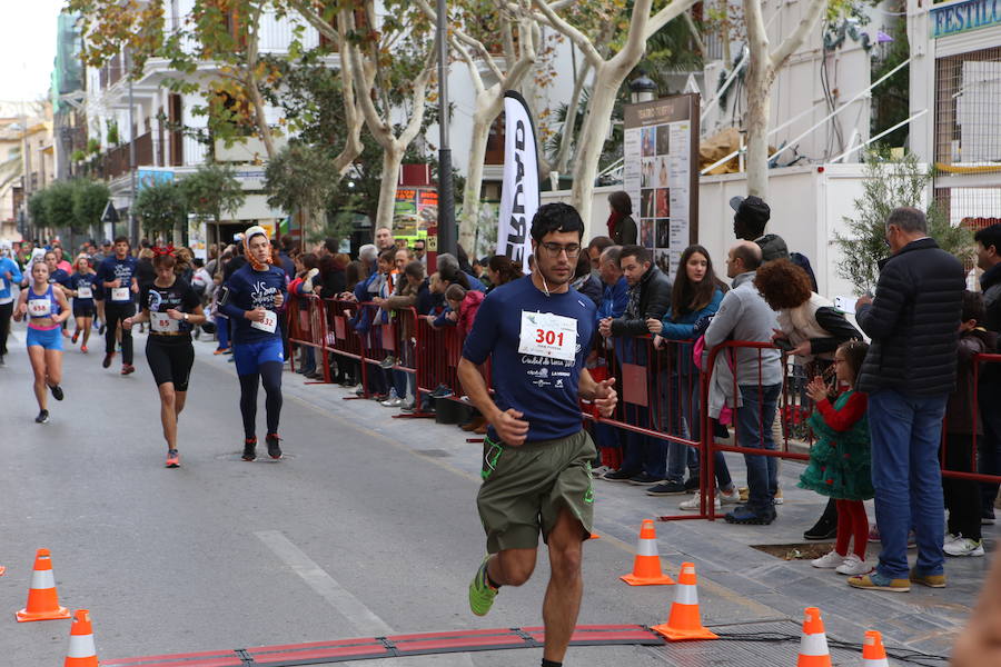 Cerca de mil corredores se han dado cita en la carrera que ha despedido el año en Lorca