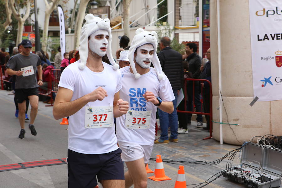 Cerca de mil corredores se han dado cita en la carrera que ha despedido el año en Lorca