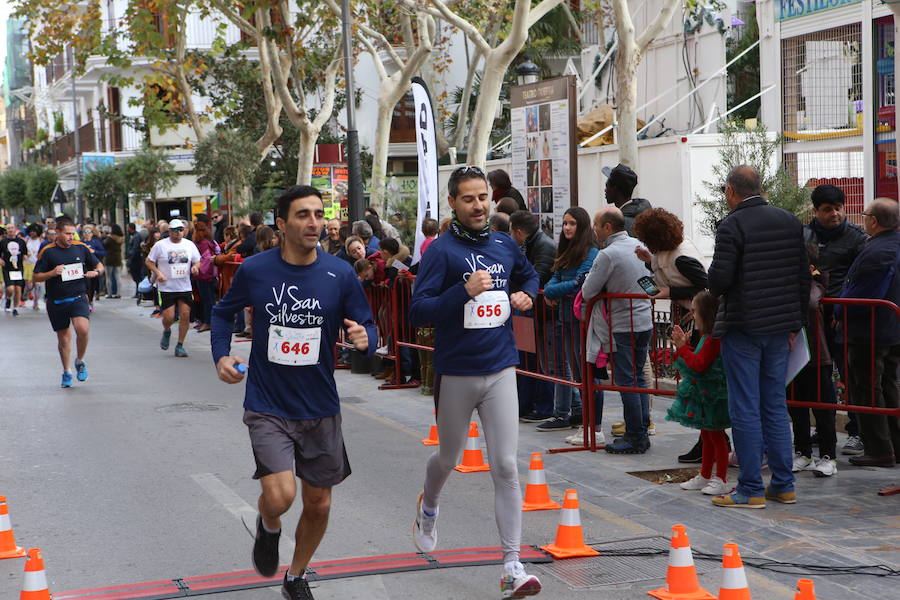 Cerca de mil corredores se han dado cita en la carrera que ha despedido el año en Lorca