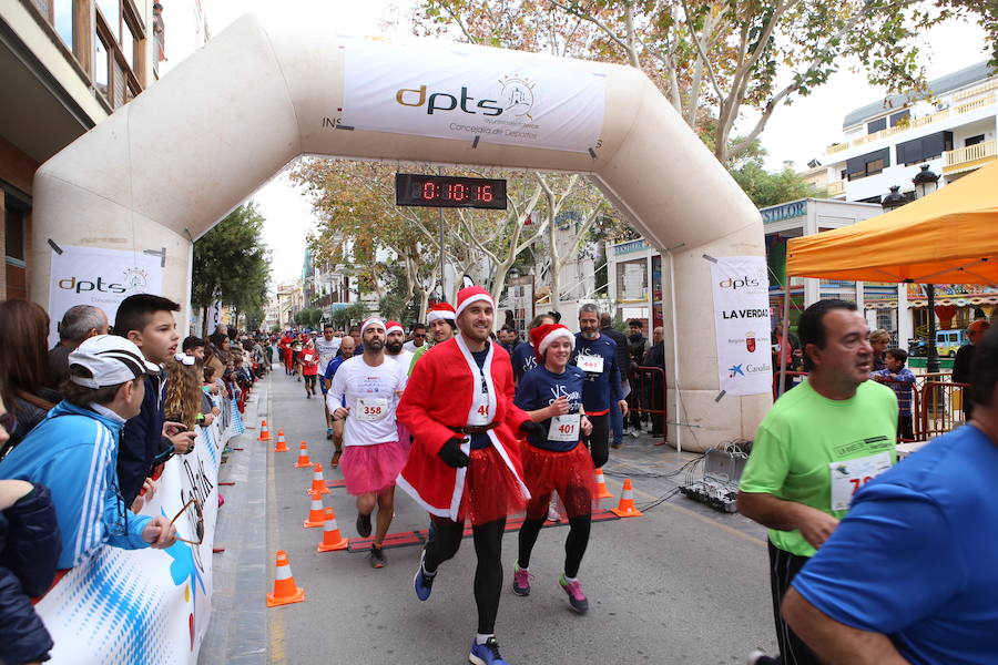 Cerca de mil corredores se han dado cita en la carrera que ha despedido el año en Lorca