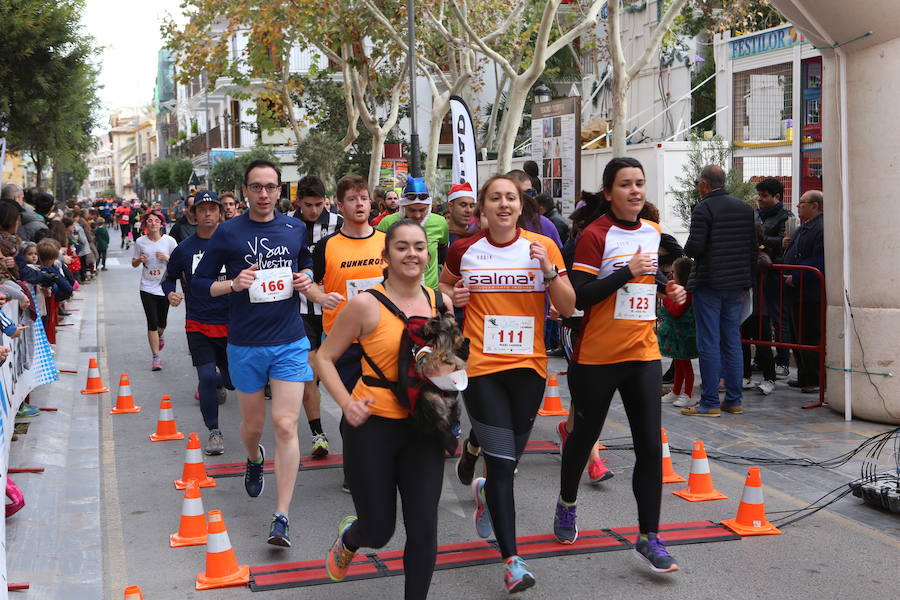 Cerca de mil corredores se han dado cita en la carrera que ha despedido el año en Lorca