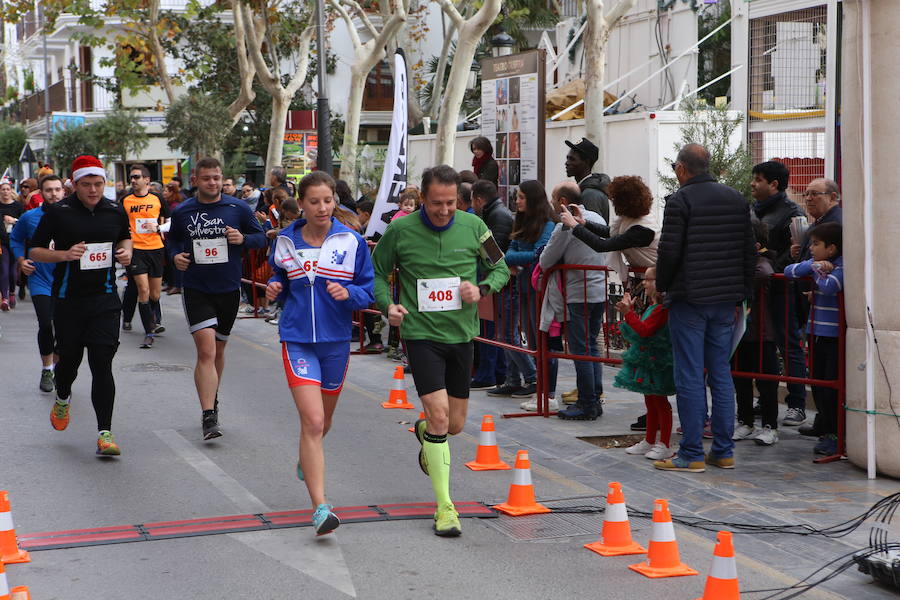 Cerca de mil corredores se han dado cita en la carrera que ha despedido el año en Lorca