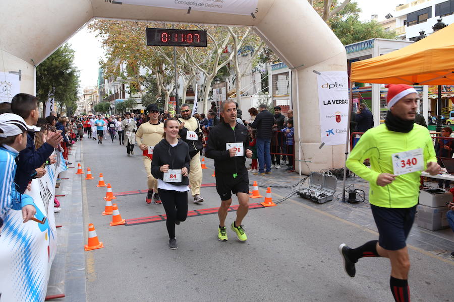 Cerca de mil corredores se han dado cita en la carrera que ha despedido el año en Lorca