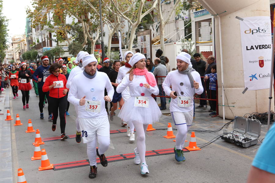 Cerca de mil corredores se han dado cita en la carrera que ha despedido el año en Lorca