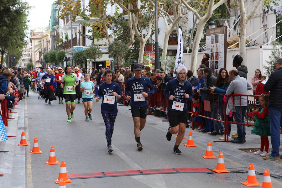 Cerca de mil corredores se han dado cita en la carrera que ha despedido el año en Lorca