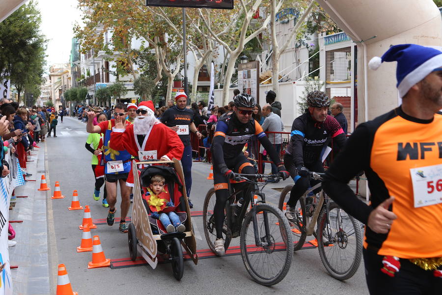 Cerca de mil corredores se han dado cita en la carrera que ha despedido el año en Lorca