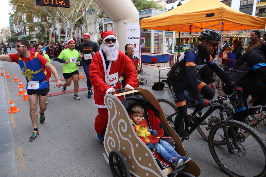 Cerca de mil corredores se han dado cita en la carrera que ha despedido el año en Lorca