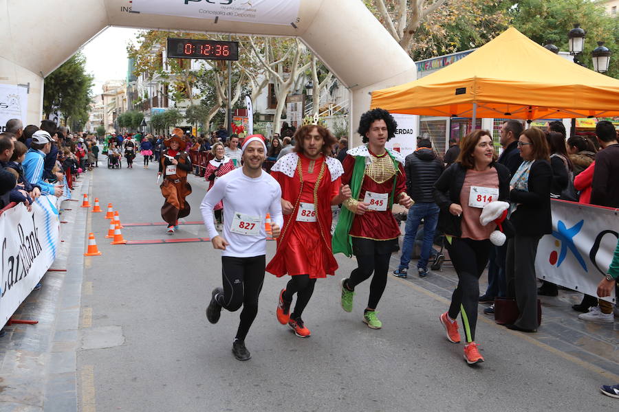 Cerca de mil corredores se han dado cita en la carrera que ha despedido el año en Lorca