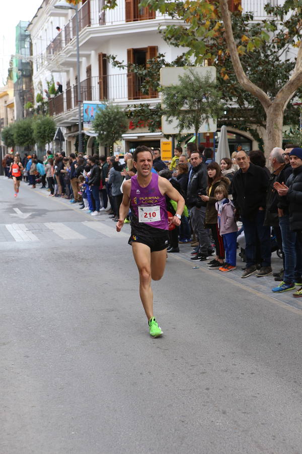 Cerca de mil corredores se han dado cita en la carrera que ha despedido el año en Lorca