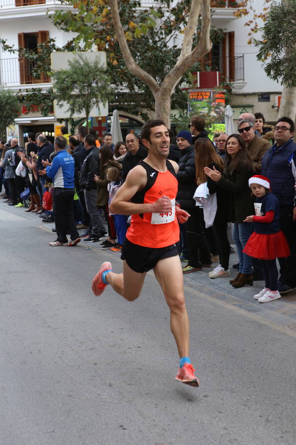 Cerca de mil corredores se han dado cita en la carrera que ha despedido el año en Lorca