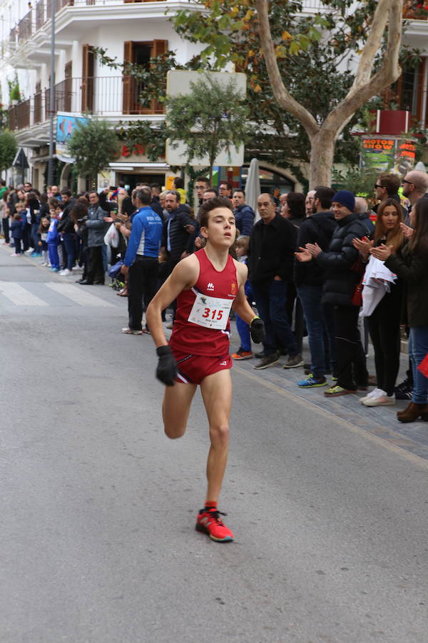 Cerca de mil corredores se han dado cita en la carrera que ha despedido el año en Lorca