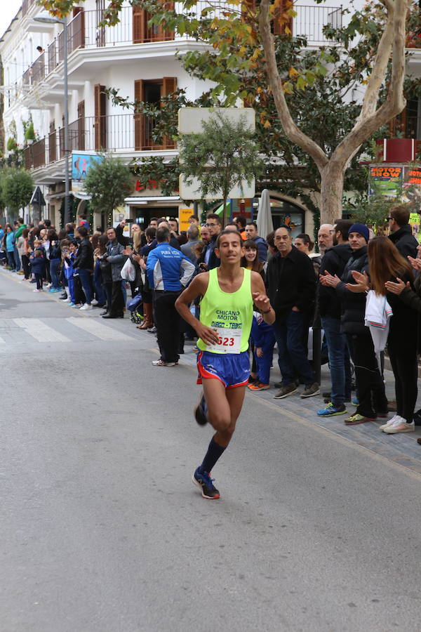 Cerca de mil corredores se han dado cita en la carrera que ha despedido el año en Lorca