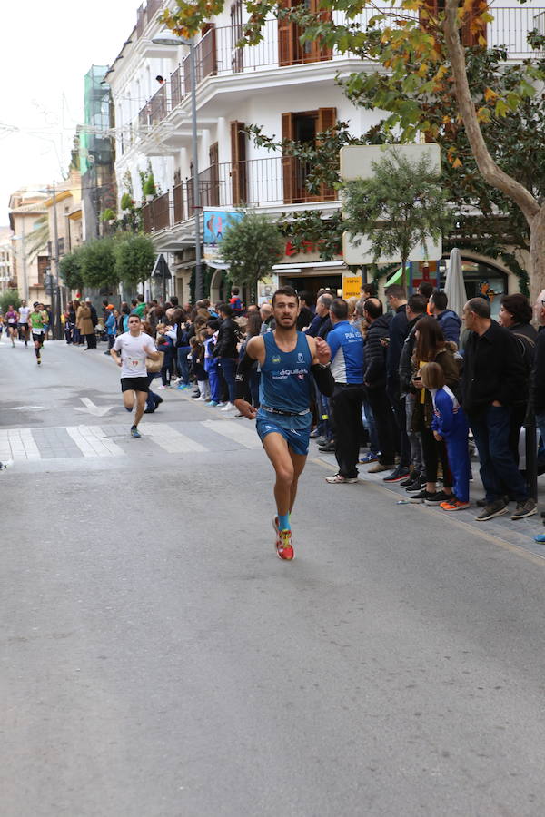 Cerca de mil corredores se han dado cita en la carrera que ha despedido el año en Lorca