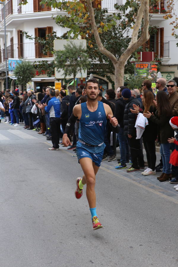 Cerca de mil corredores se han dado cita en la carrera que ha despedido el año en Lorca