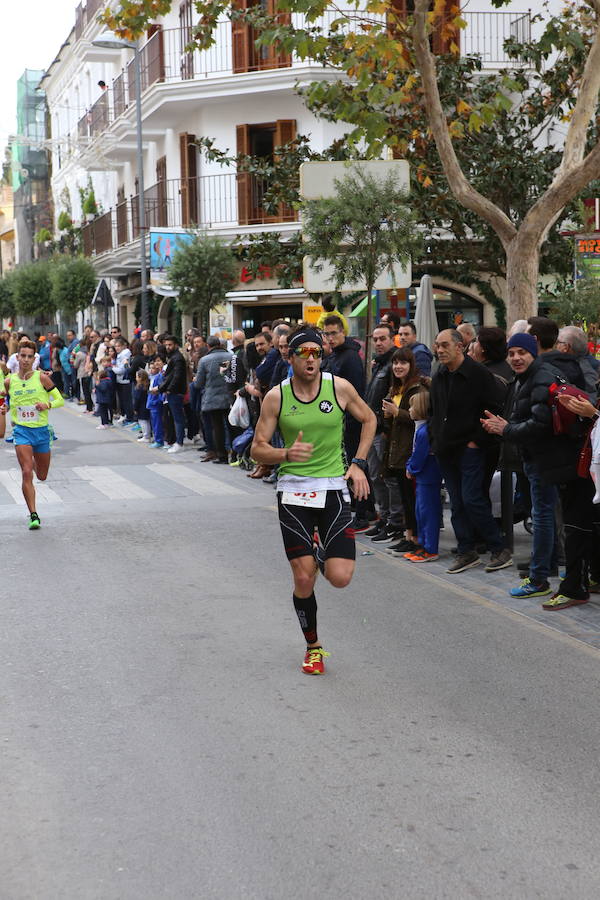 Cerca de mil corredores se han dado cita en la carrera que ha despedido el año en Lorca