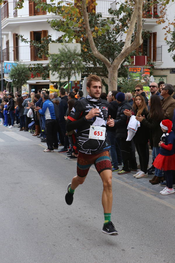 Cerca de mil corredores se han dado cita en la carrera que ha despedido el año en Lorca