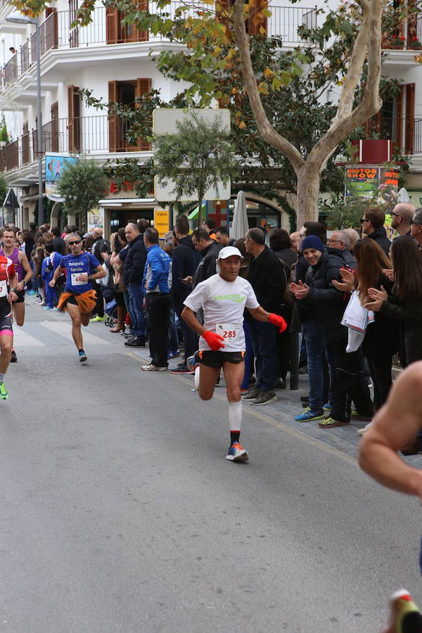 Cerca de mil corredores se han dado cita en la carrera que ha despedido el año en Lorca