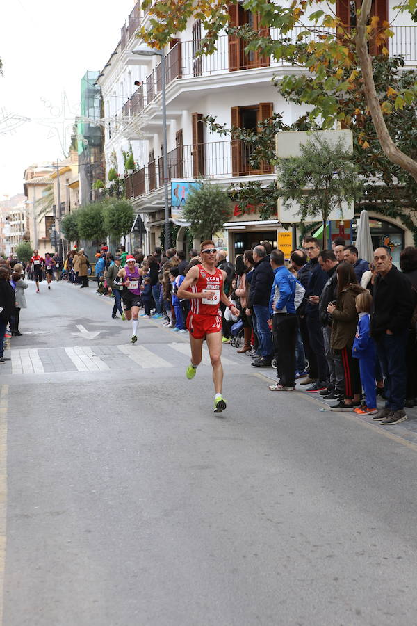 Miles de corredores han despedido el año corriendo por las calles de Lorca