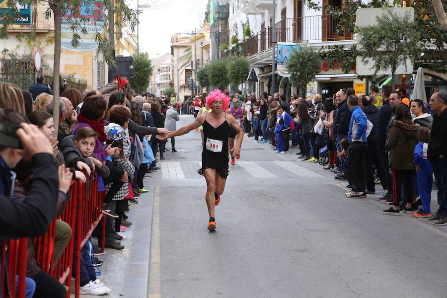 Miles de corredores han despedido el año corriendo por las calles de Lorca