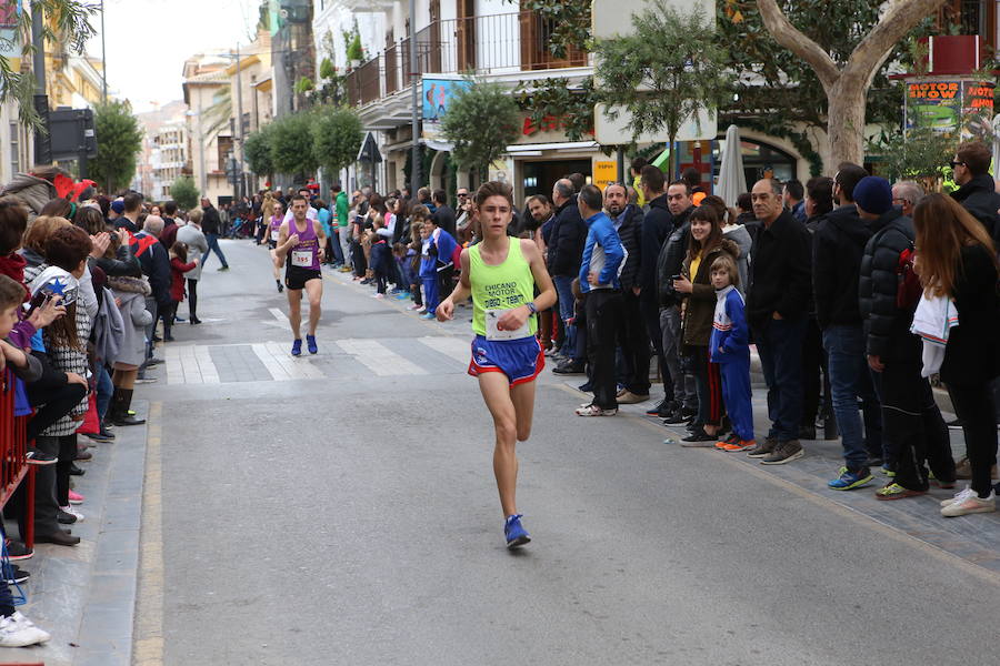 Miles de corredores han despedido el año corriendo por las calles de Lorca