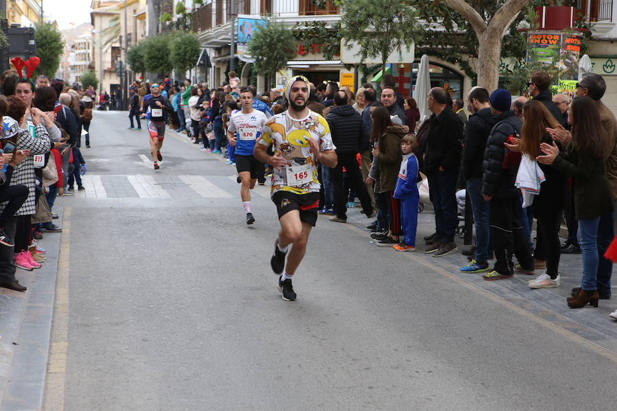 Miles de corredores han despedido el año corriendo por las calles de Lorca