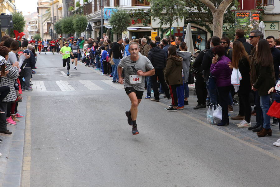 Miles de corredores han despedido el año corriendo por las calles de Lorca