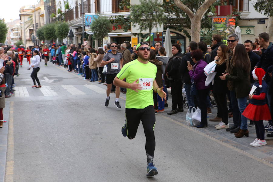 Miles de corredores han despedido el año corriendo por las calles de Lorca