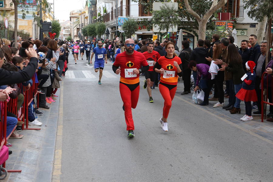 Miles de corredores han despedido el año corriendo por las calles de Lorca