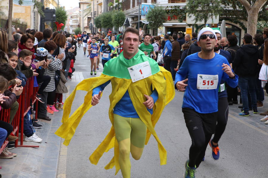 Miles de corredores han despedido el año corriendo por las calles de Lorca