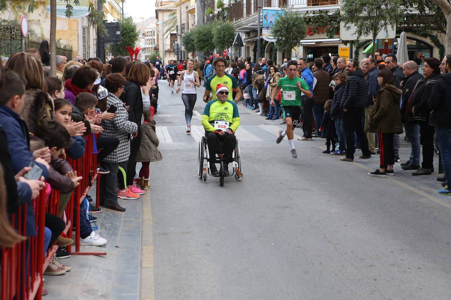 Miles de corredores han despedido el año corriendo por las calles de Lorca