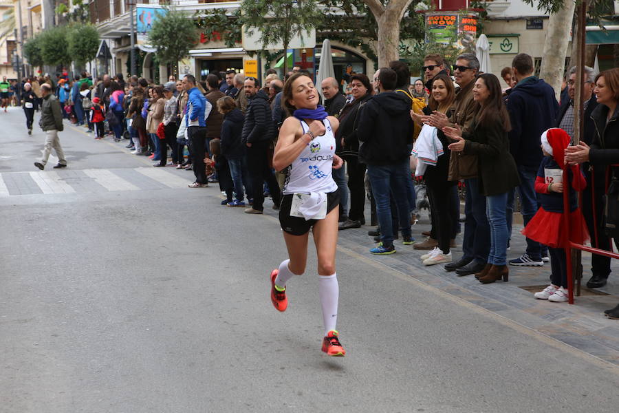 Miles de corredores han despedido el año corriendo por las calles de Lorca