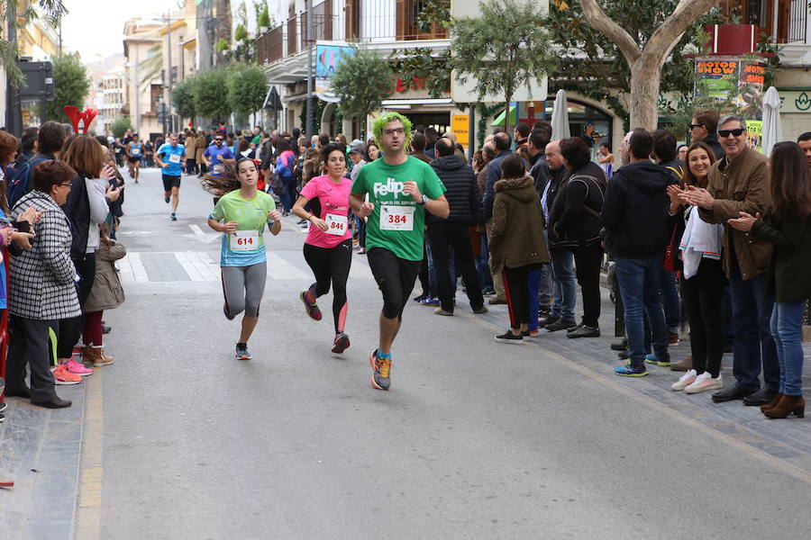 Miles de corredores han despedido el año corriendo por las calles de Lorca