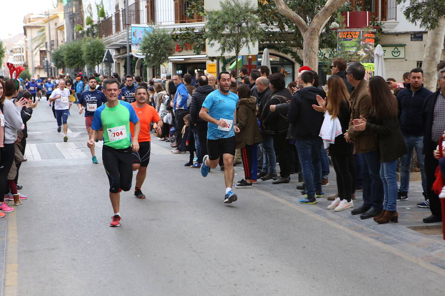 Miles de corredores han despedido el año corriendo por las calles de Lorca