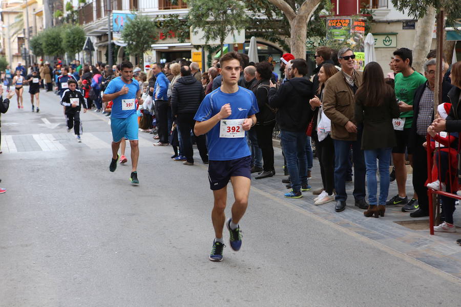 Miles de corredores han despedido el año corriendo por las calles de Lorca