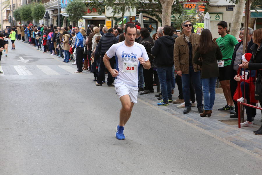 Miles de corredores han despedido el año corriendo por las calles de Lorca